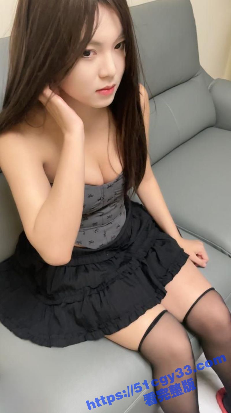 海角乱伦大神 烟色夜空 新作！趁老哥不在家 拿下超高颜值的大奶骚妻 无套打桩内射淫叫连连！
