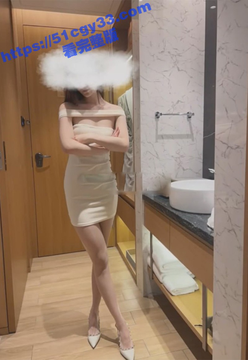 推特大神 SLEEPSBG 约操高跟长腿极品女神 身穿开裆肉丝 双腿被扛起打桩爆操 画面爽到飞起！