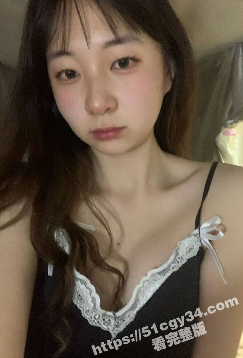 大学生嫩妹 李黎清 网调自慰视频流出 兼职寄拍模特被重金诱惑 竟剃光阴毛拿着香蕉自慰！