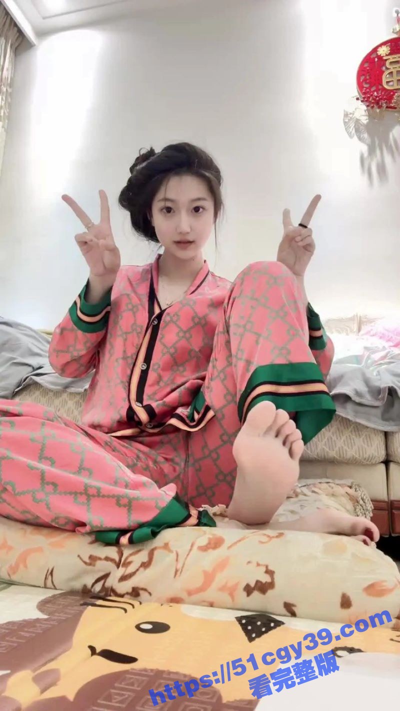 抖音小佳甜心露脚擦边视频 5