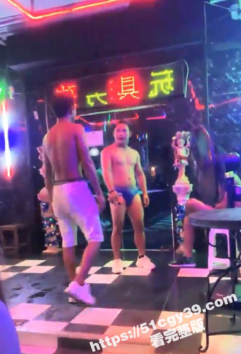 中国女主播翘臀桃桃探店泰国鸭店性爱视频流出9拷贝