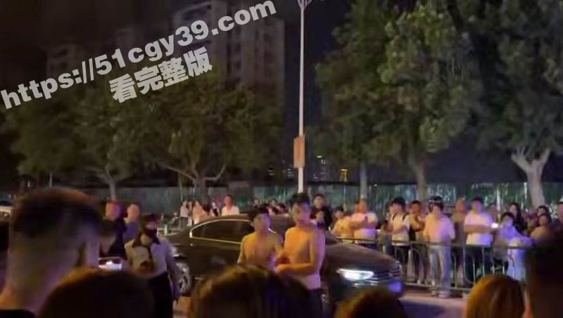 山东曹县万基儿子在外面抓到老妈出轨 5