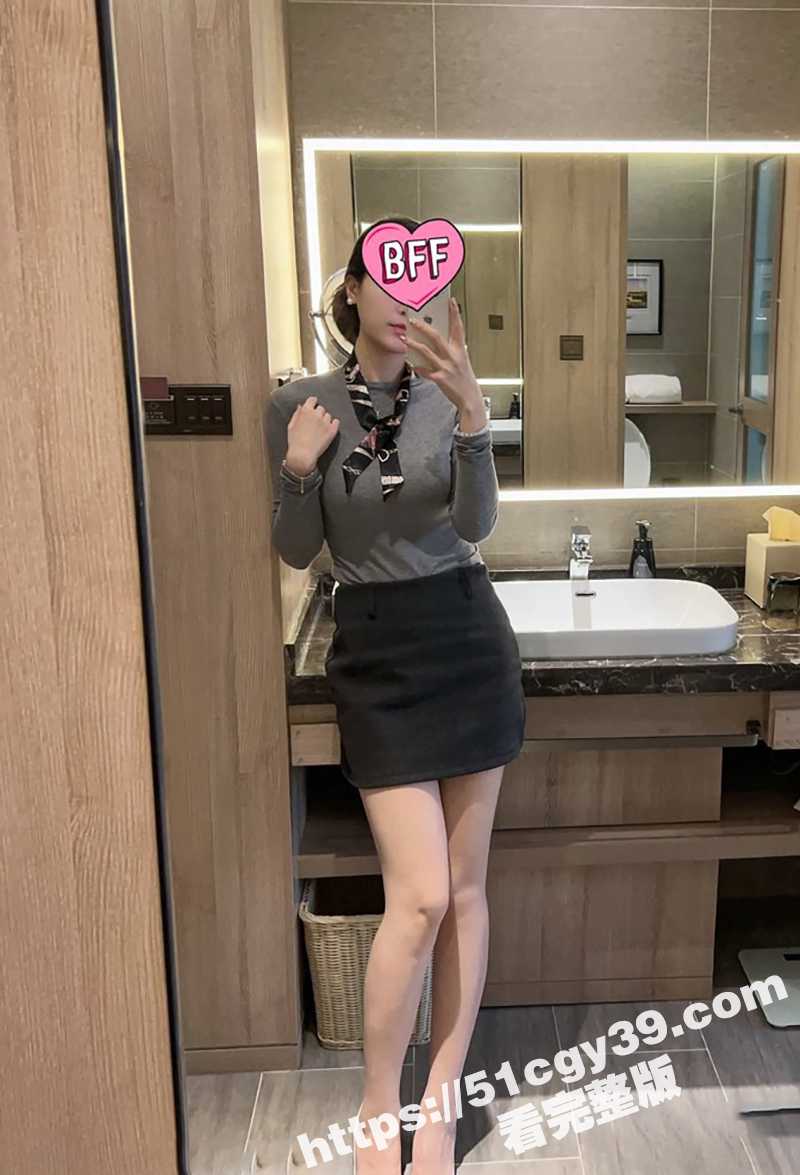 推特原创博主 尽兴 约操极品空姐人妻 巨乳尤物喜欢穿高跟丝袜做爱 奶子狂甩骚劲爆棚！