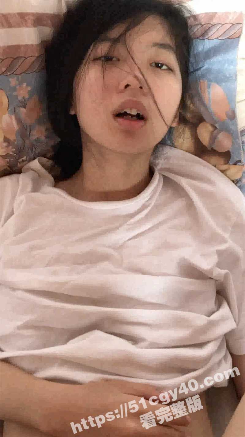 黑皮小伙与漂亮女友做爱视频流出 小美女嘴里一直喊不要 表情却十分销魂！