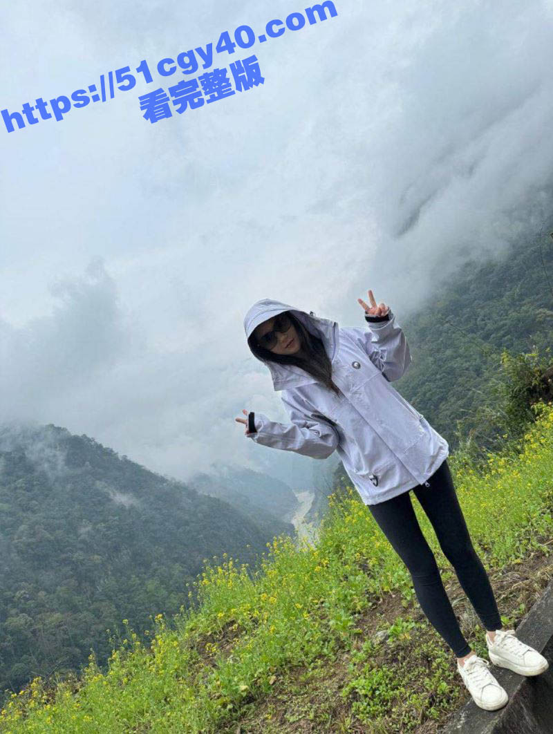 极品牛仔裤少女变淫娃！紧身开裆裤后入猛操 肥美骚逼湿滑多汁 小母狗淫叫不止！