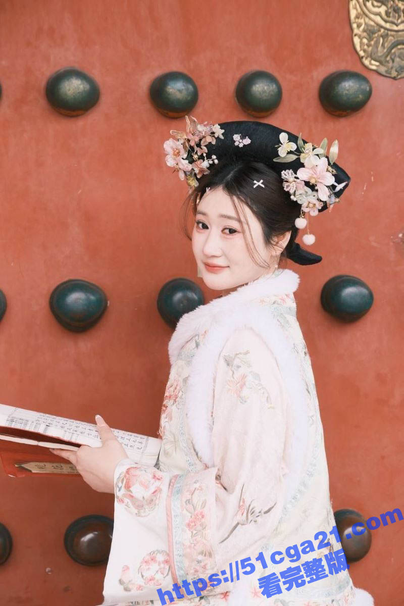 富二代fKabuto约炮上海23岁模特 微胖身材完美露脸 深喉吞吐大屌口技娴熟 反差十足！