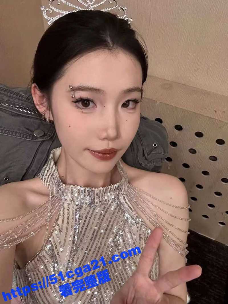 真实调教 极品大学生眼镜反差婊 肤白貌美 身材火辣全程露脸 被主人调教的服服帖帖！