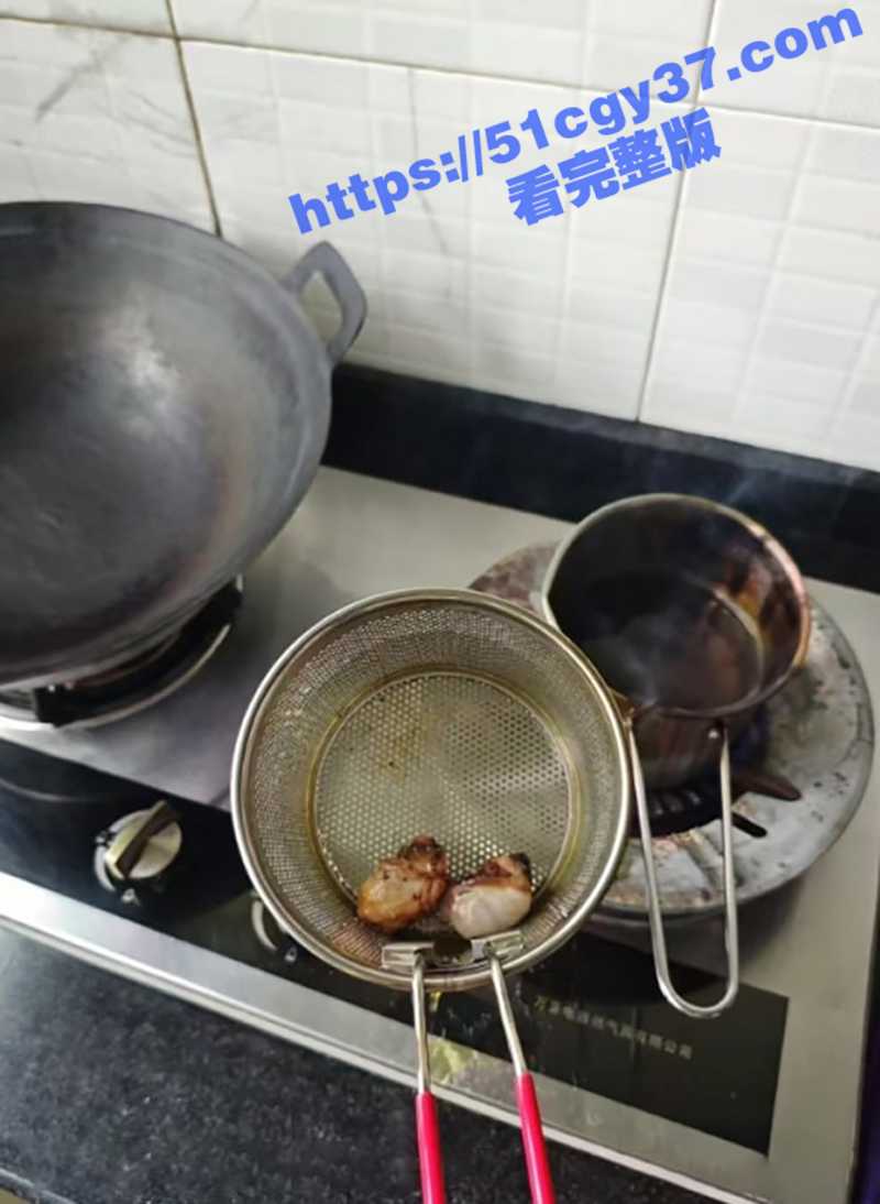 伪娘割蛋并油炸吃掉（7）