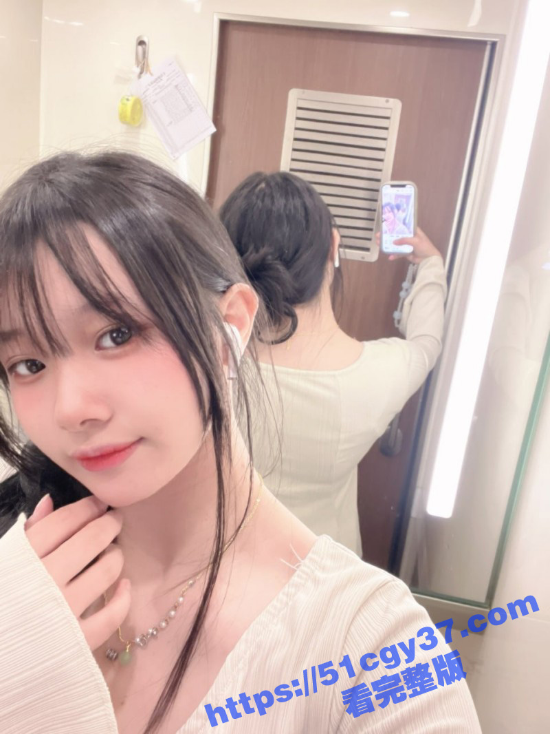 台湾新北长庚大学 梁欣 清纯嫩妹自慰私拍 被渣男四处炫耀流出 掐脖爆操猛插骚穴 无比的反差！