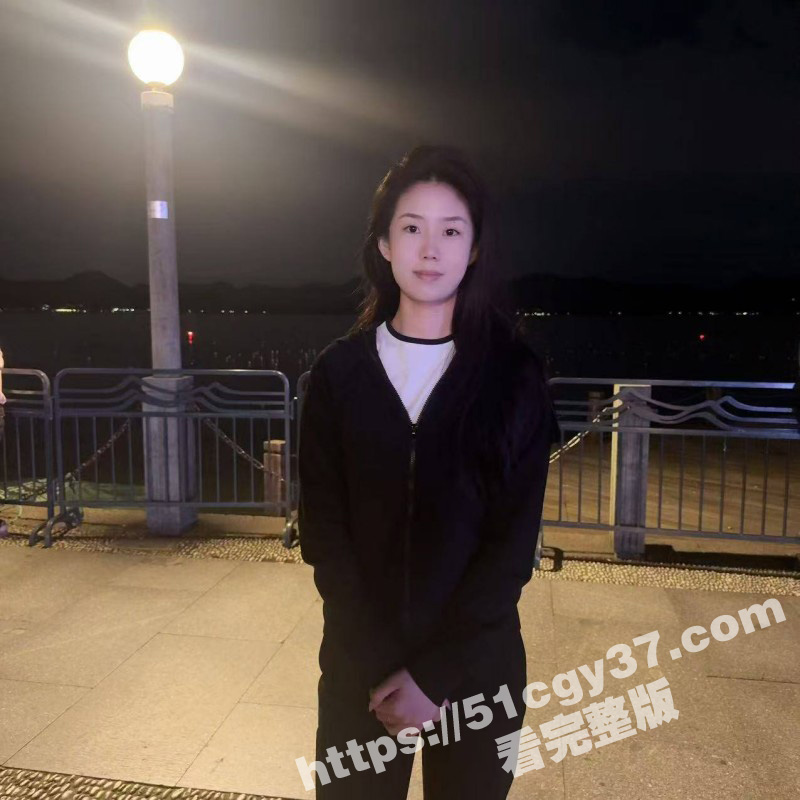 浙江杭州27岁少妇 宋钰婷 离婚后疯狂约炮 被调教成极品母狗 小穴洞口大开阴唇漆黑无比！