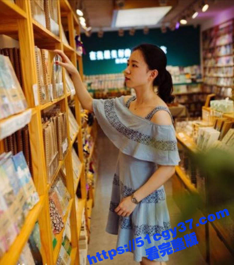 极品反差轻熟女 一边玩游戏一边被操 不敢大声呻吟怕被队友听见 表情骚劲十足！