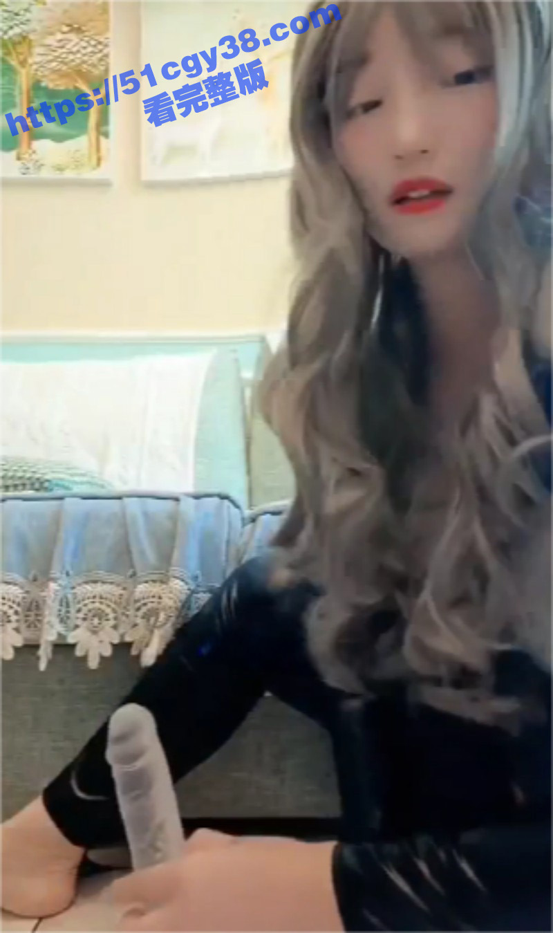 快手女主播晨曦兔子皮衣自慰私拍04