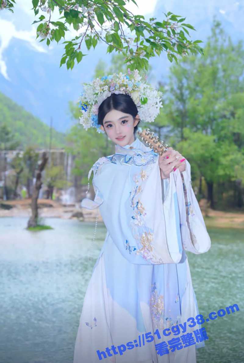 郑州连撞17车小米SU7女车主擦边视频（2）