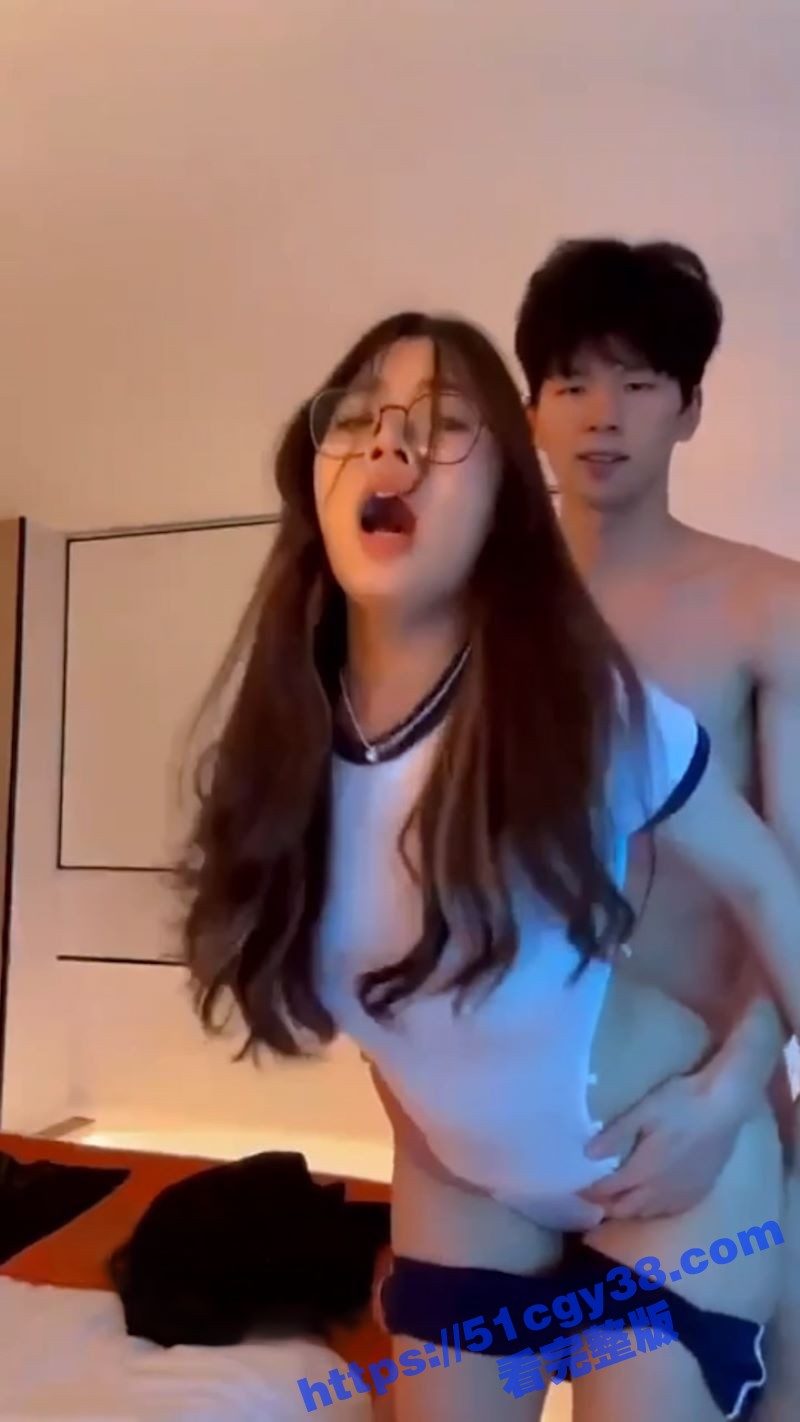 反差研究生学姐与体育生学弟露脸做爱 5