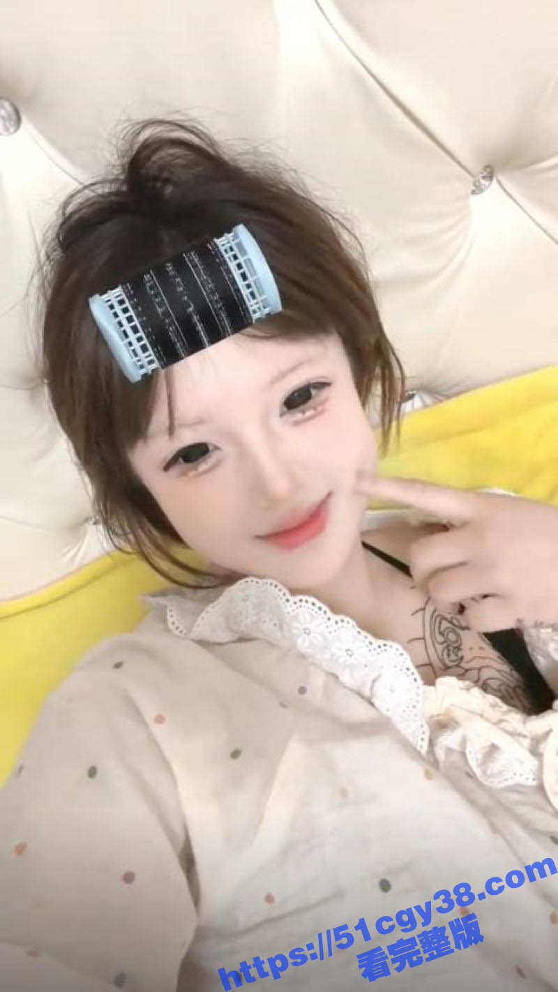 抖音女主播主角骗大哥钱与金主一对一裸聊扣逼 4