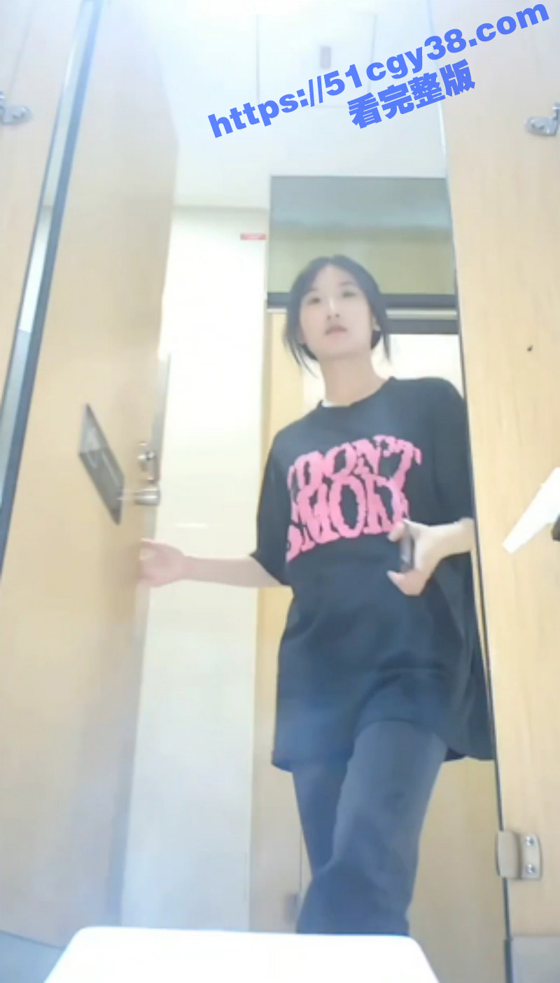 商场女厕偷拍气质靓女放尿合集02