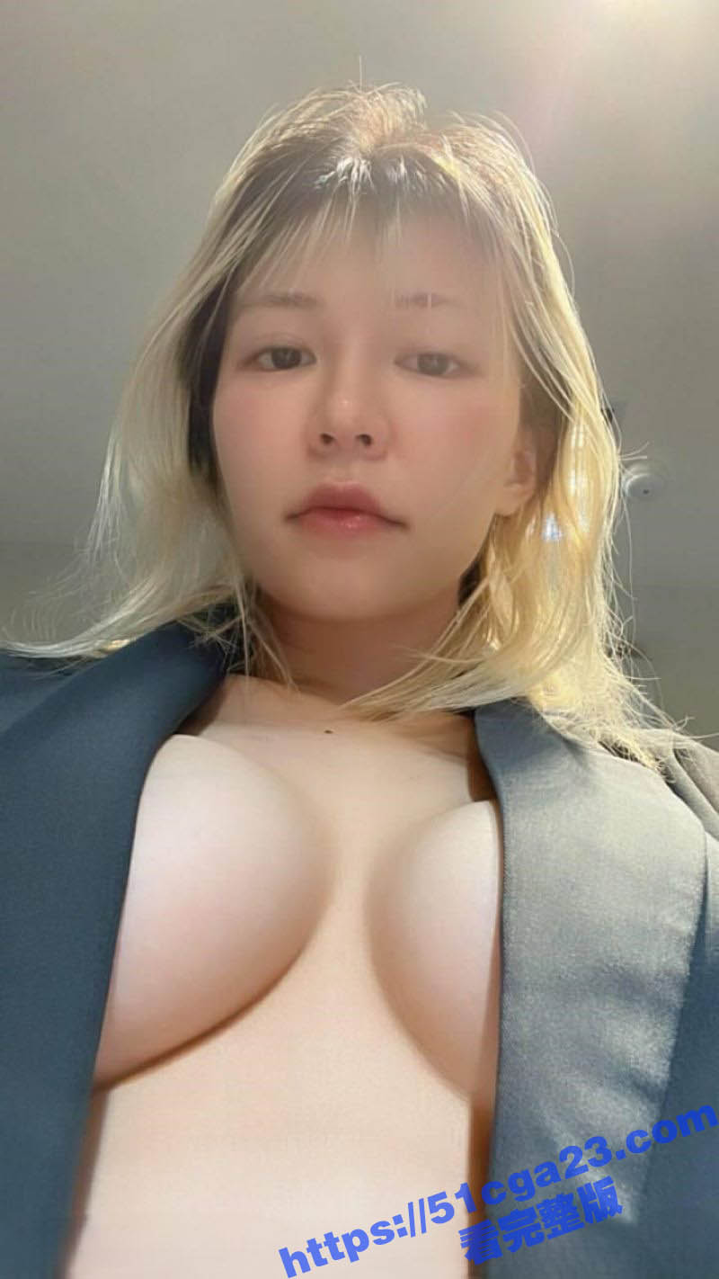 台湾顶级巨乳网黄博主李葵自拍福利  3