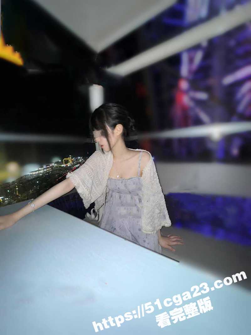 海角乱伦大神 意淫自己妹妹 户外摩天轮上与妹妹激情性爱 各种姿势轮番上阵 操烂粉嫩白虎骚穴！