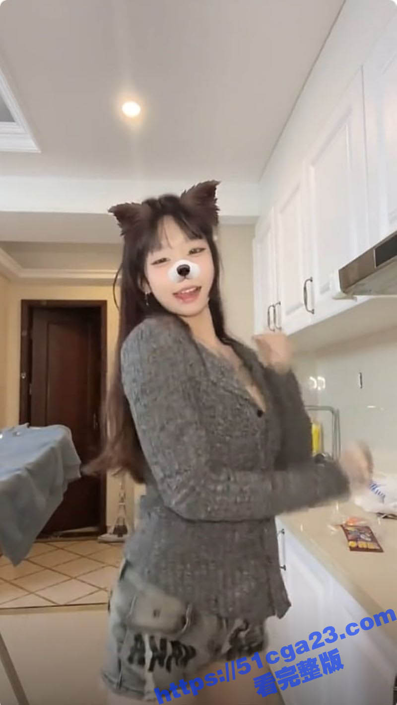 抖音气质纹身妹小姜姜掰B自慰 4