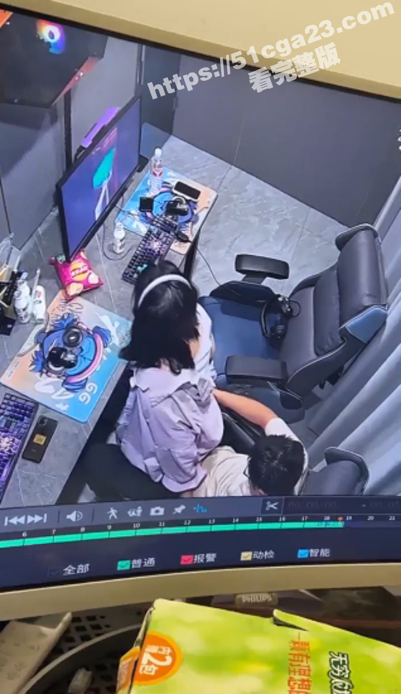 狗男女网吧包间做爱被偷拍04
