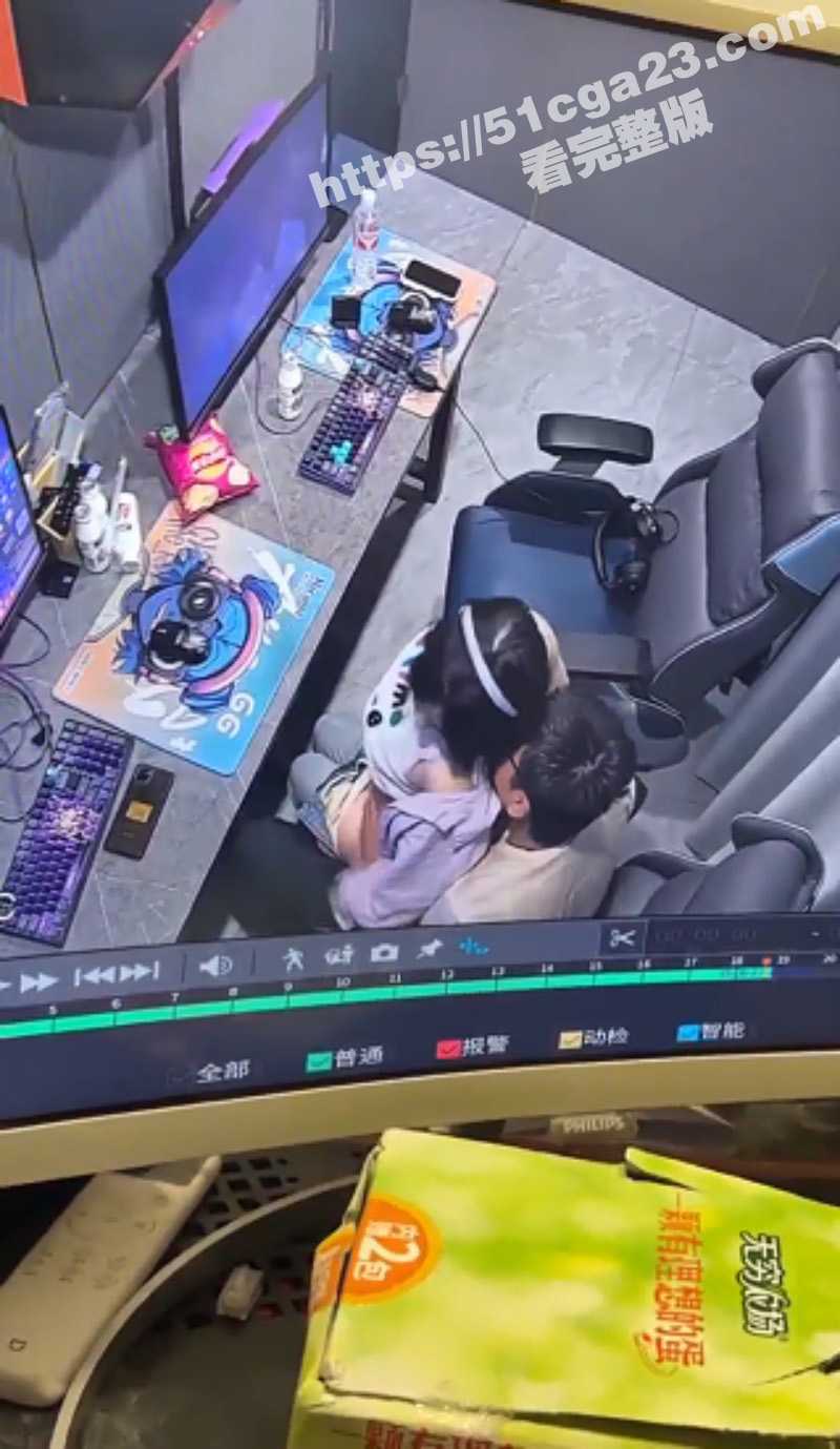 狗男女网吧包间做爱被偷拍05