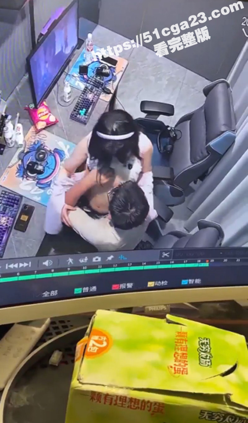 狗男女网吧包间做爱被偷拍02