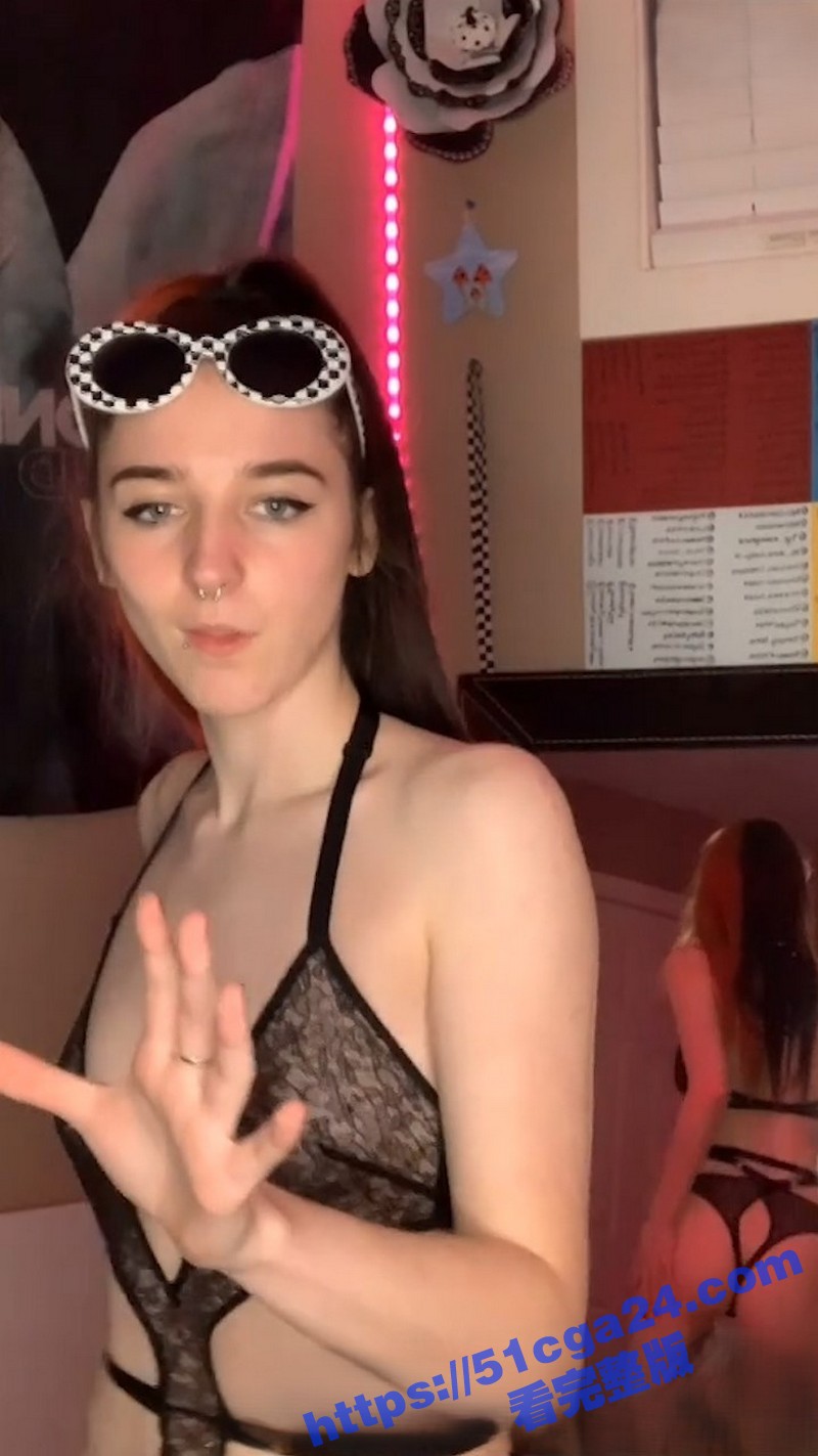 国际版TikTok 欧美靓妹们大尺度劲爆骚舞 三点全露诱惑无比 粉乳嫩穴层出不穷 令人眼花缭乱！