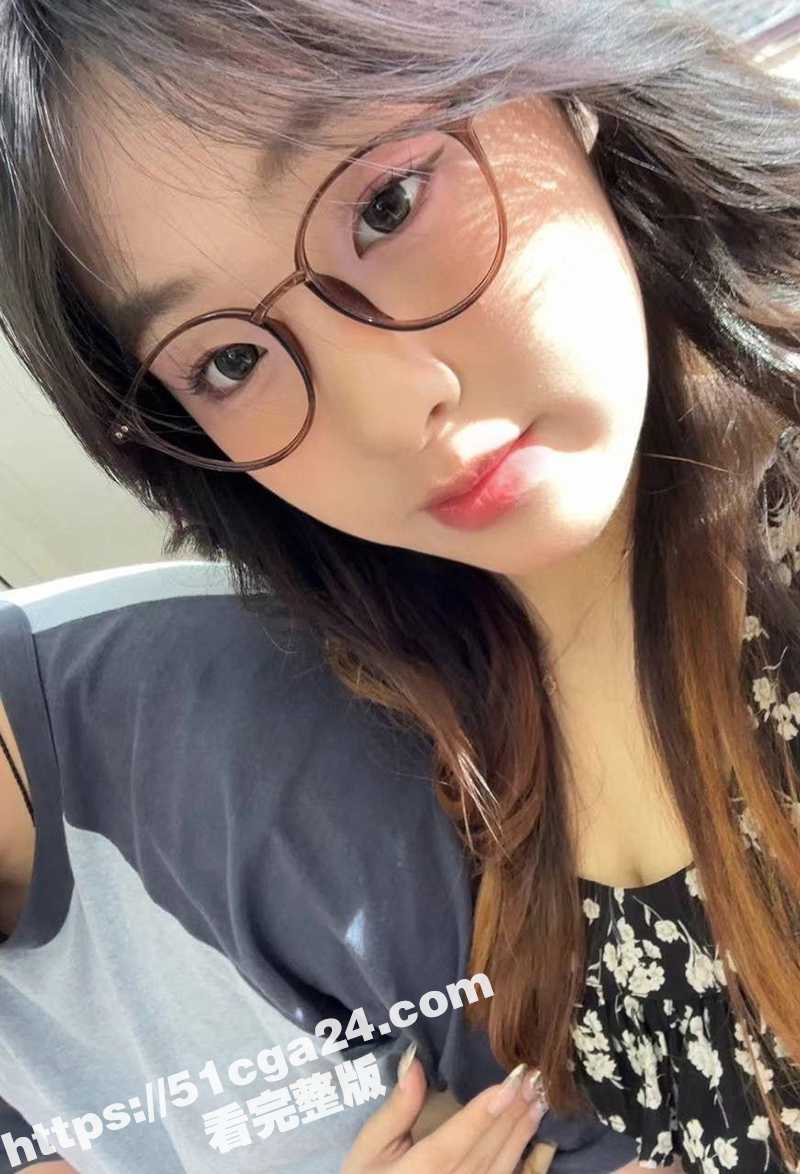 福建泉州反差婊 林韶琪 情侣私拍泄密 超美眼镜妹化身深喉女王 巨乳肥臀被男友掌掴调教 花式做爱超刺激！