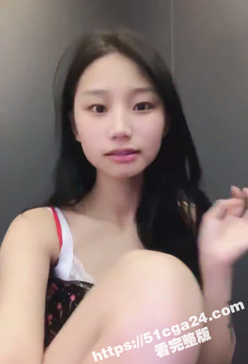 校花级清纯网黄 是雪儿吖 性爱直播合集 无套做爱自慰喷尿 粉丝点单她全玩 完美露脸花式做爱！