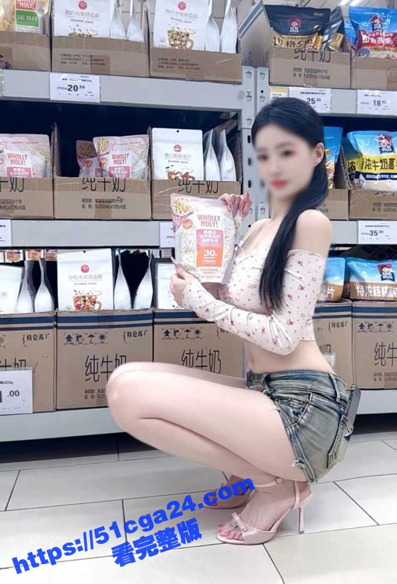 播音系校花 小美miyoki 户外露出喷尿集锦 双视角自慰喷水 各种场合肆意露出！