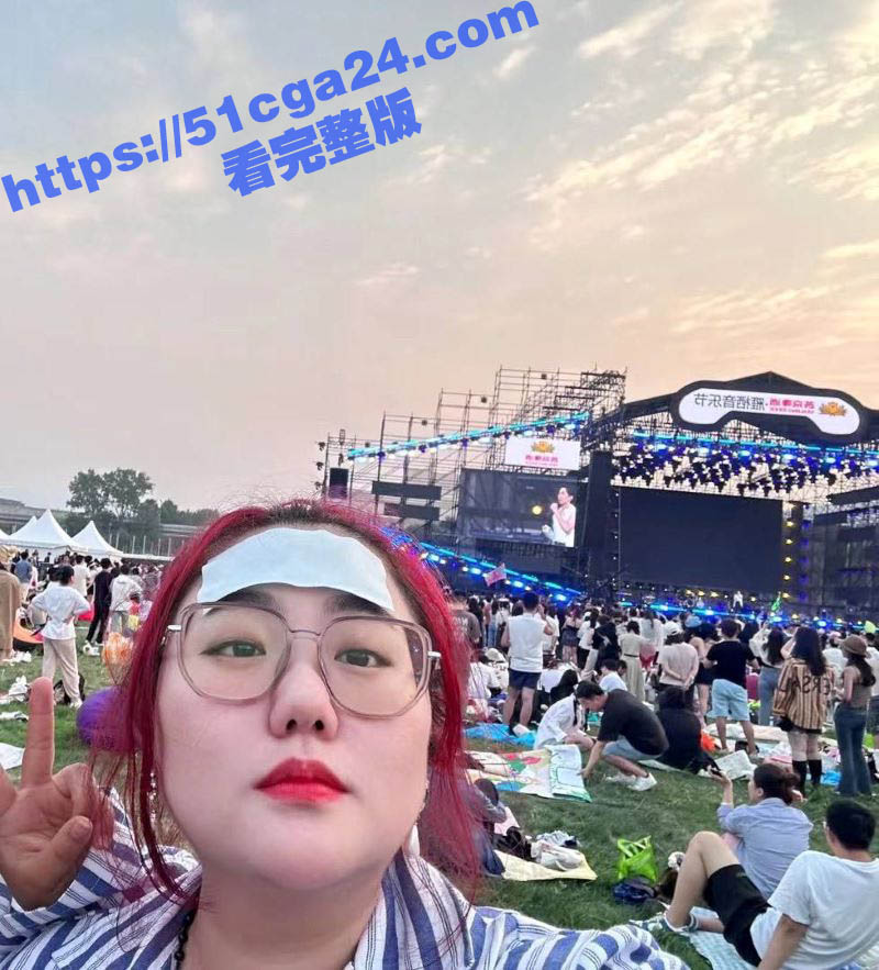 瓜友北京雁栖音乐节 邂逅极品眼镜骚婊 巨乳母猪狐尾肛塞被后入爆操 淫叫连天！