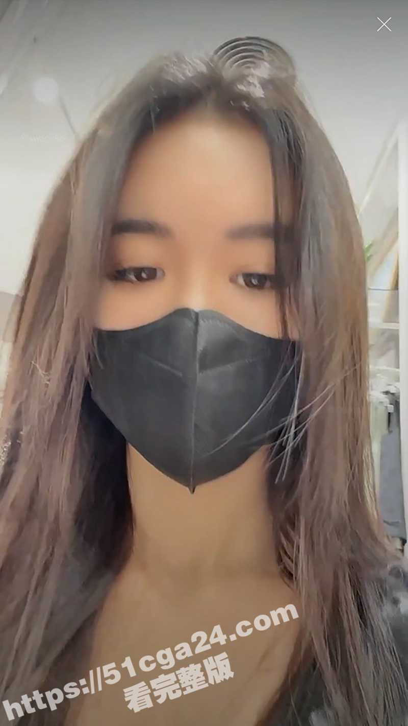 极品骚妇带跳蛋逛商城 在更衣室里自慰直播 完美身材镜头前搔首弄姿 化身淫荡玩物！