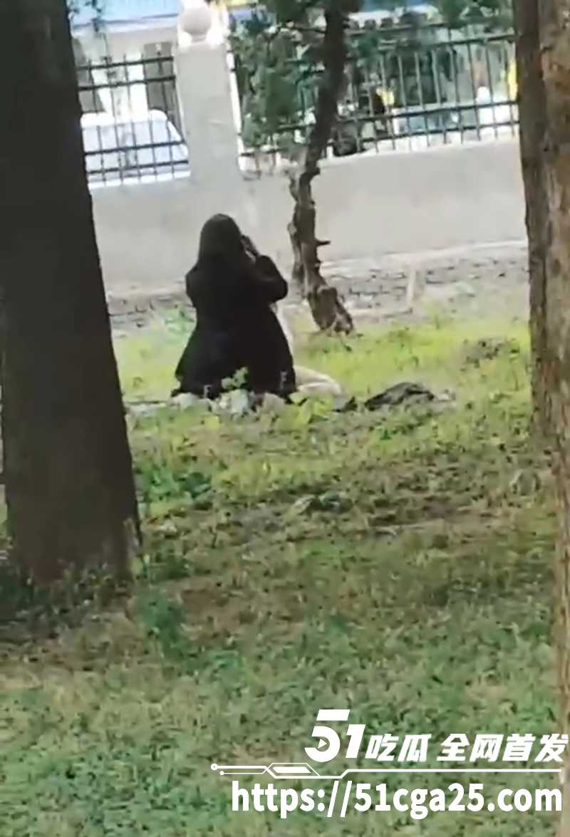 情侣为白天公园里做爱偷拍视频曝光 3 拷贝