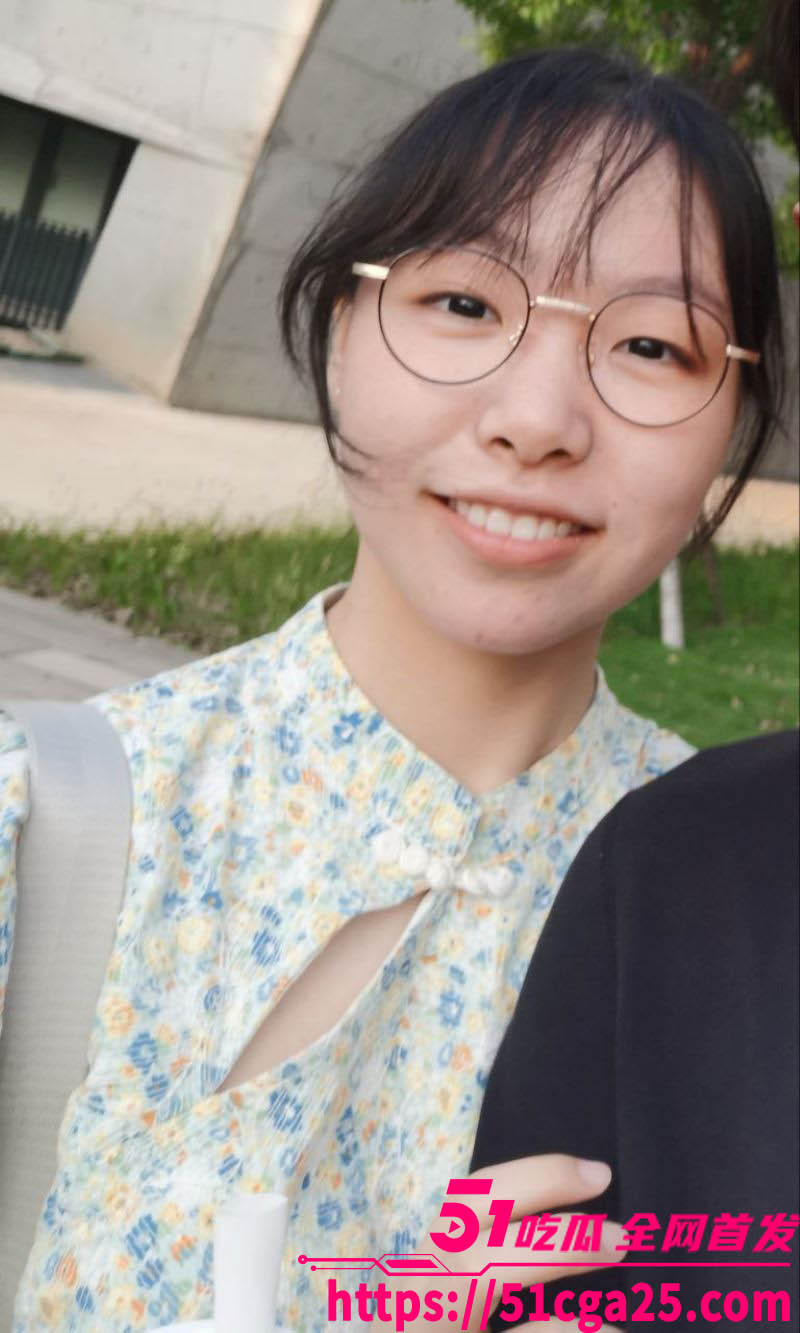 眼镜制服jk学生妹性爱视频流出 2