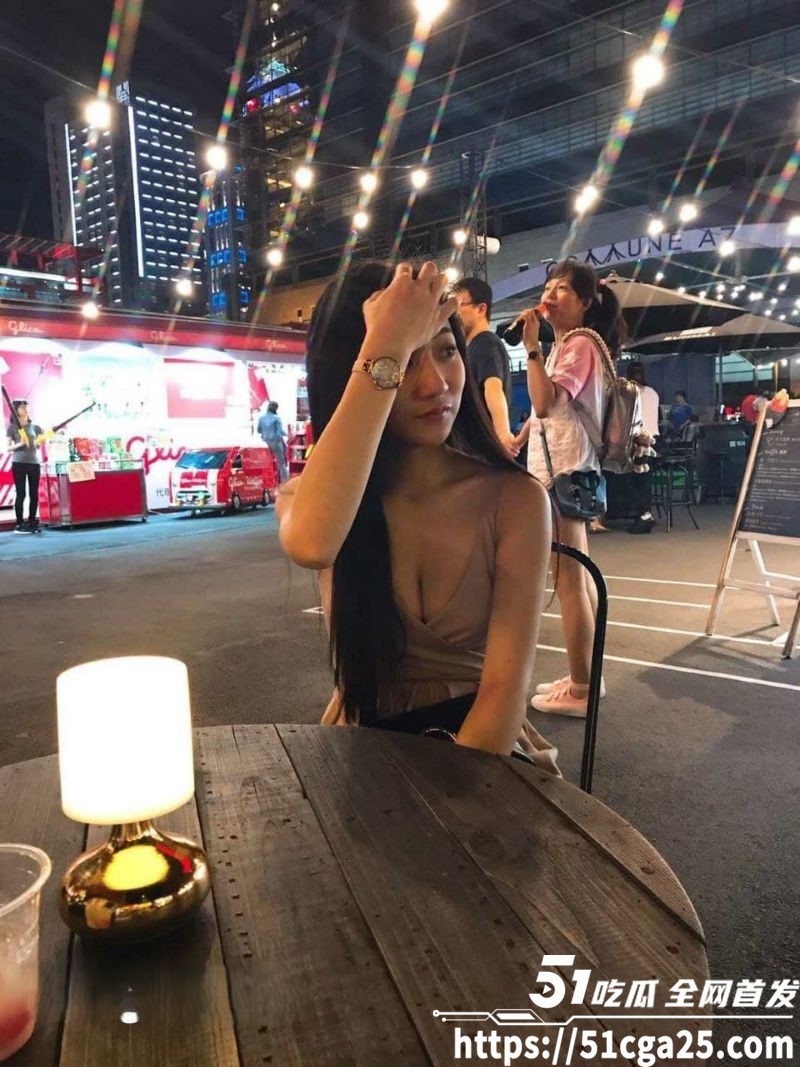 反差母狗李艺璇被富二代包养调教 3