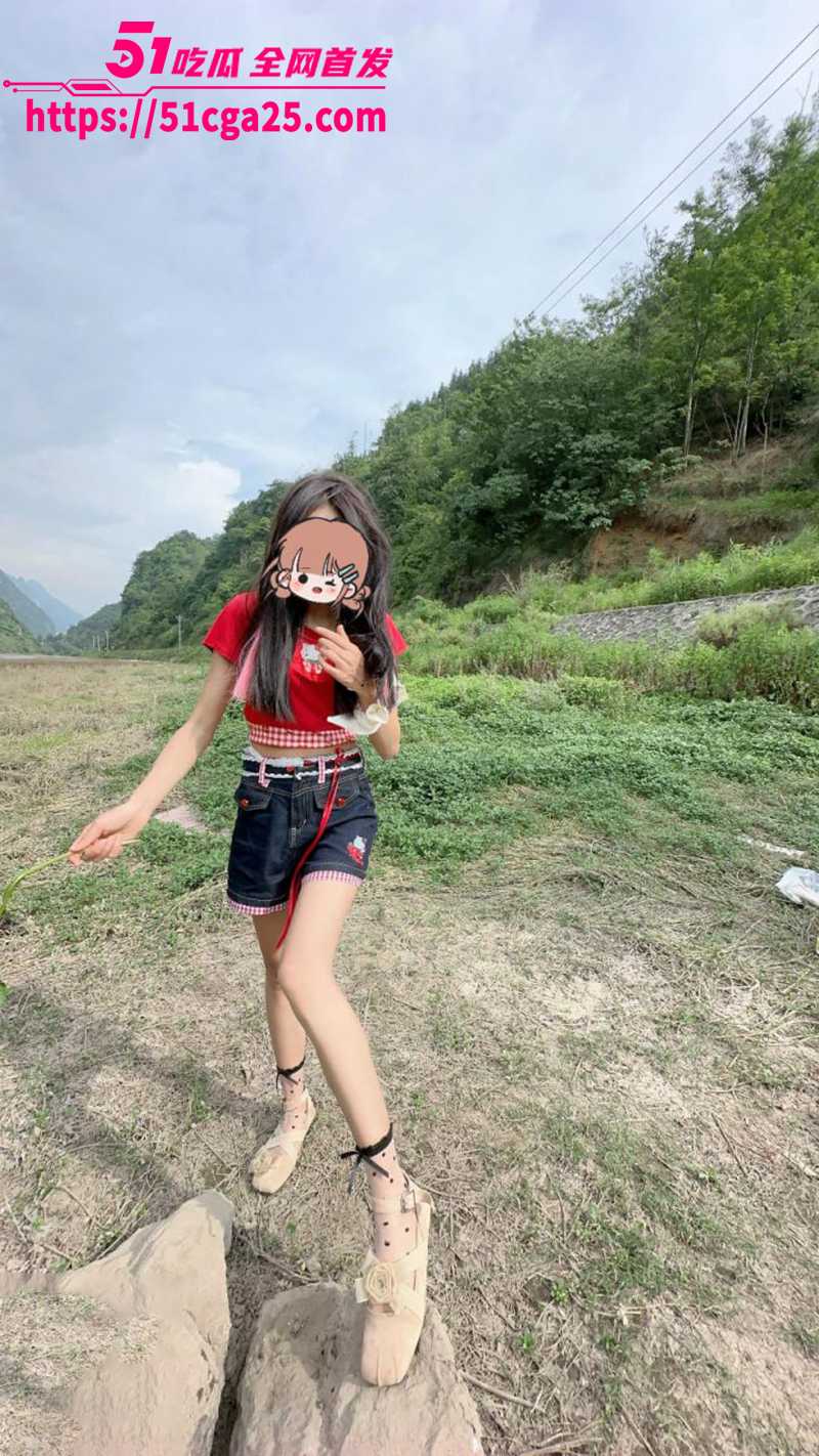海角乱伦大神 长腿女儿丽丽 新作 户外扣着女儿的骚逼 扇着女儿的翘臀打桩内射她！