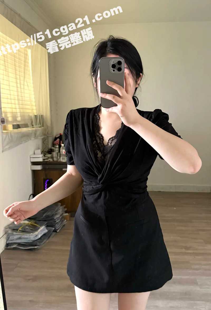 海角大神 波大大 母子乱伦新作 好色儿子趁老爸刚出门 扒开性感老妈的内裤 猛干到潮喷内射！
