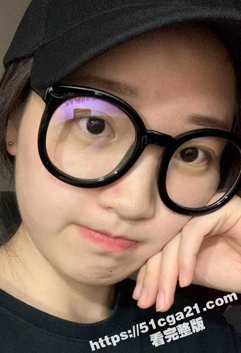 喜欢健身的甜美大学生 性爱视频被渣男曝光 撅着蜜桃臀情趣后入 主动摇臀被各种无套爆操！