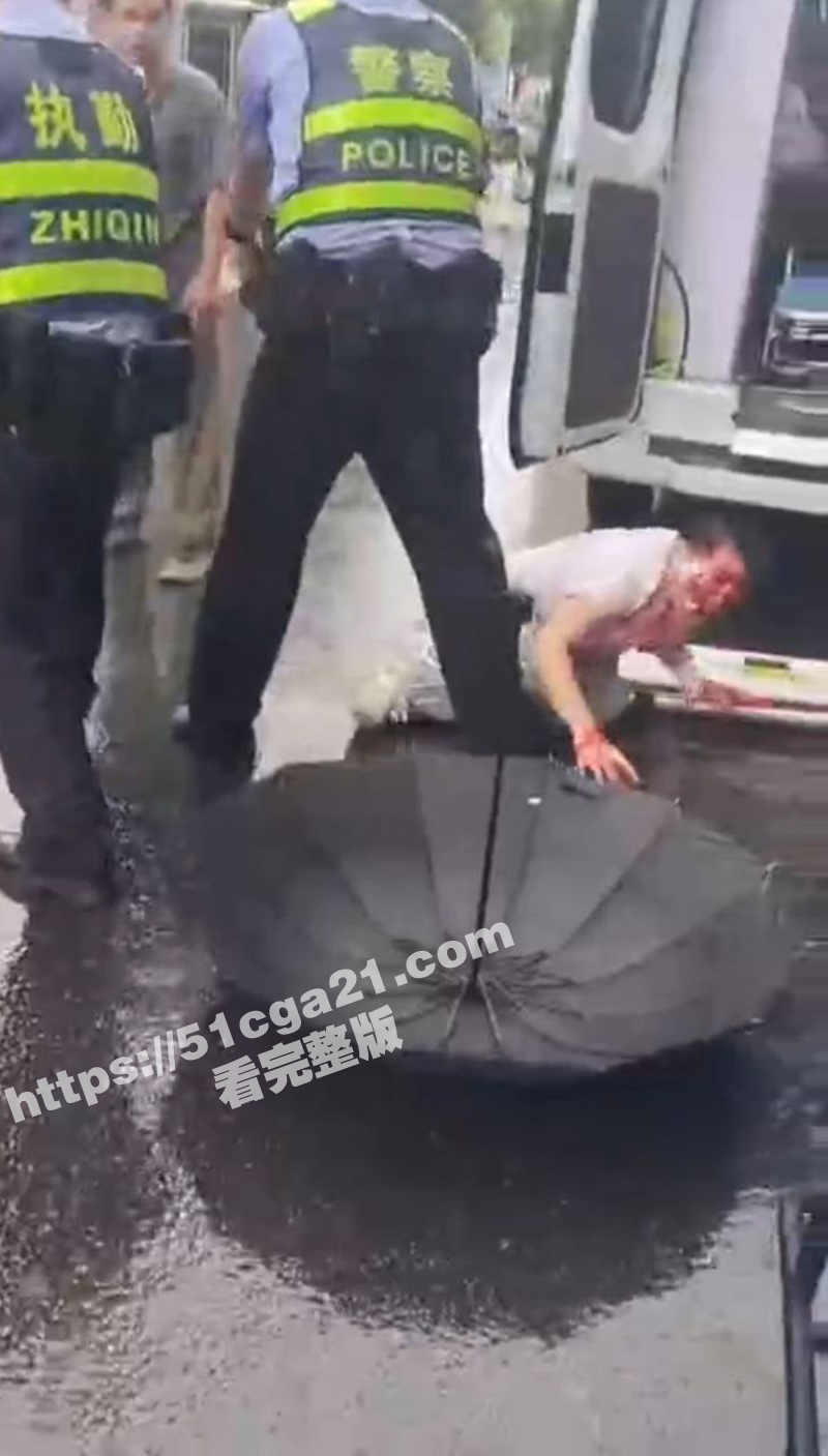 武汉郑远元修脚店门口持刀伤人（3）