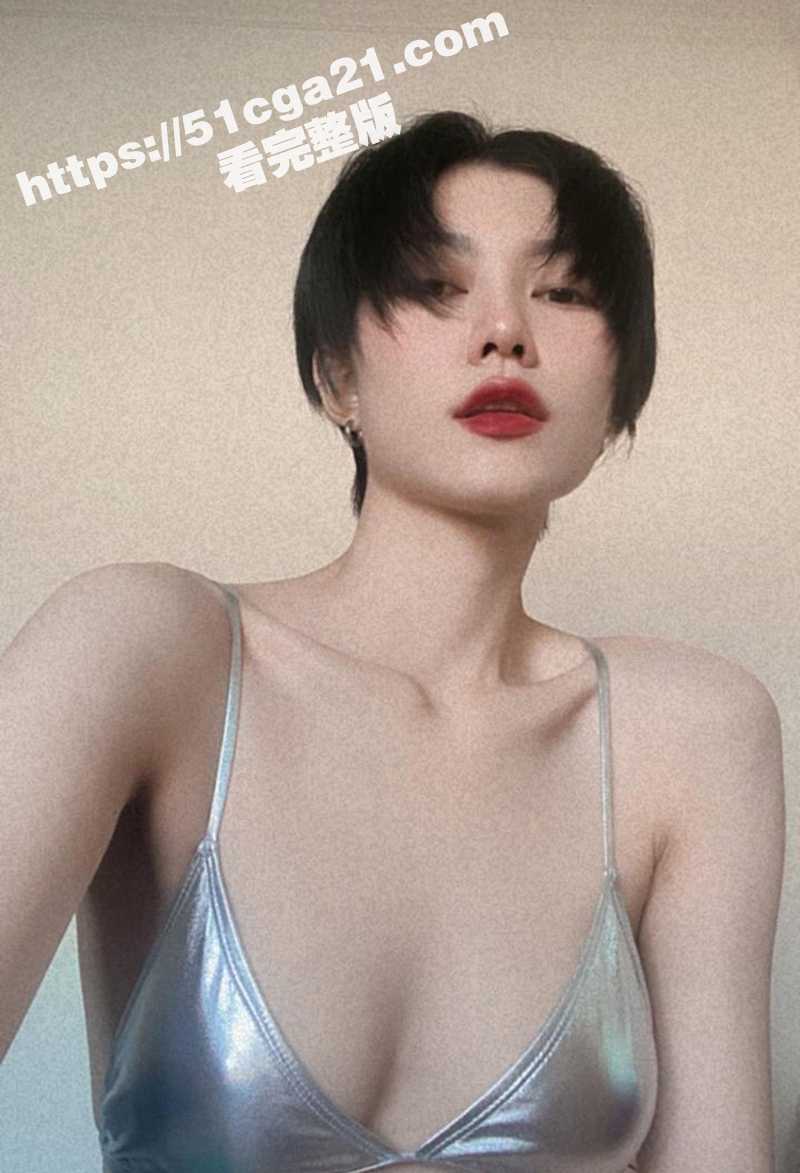 20W粉人妻网红 许诺 大尺度私拍合集 绝美短发御姐 少妇控的真正福音 完美的性幻想女神！