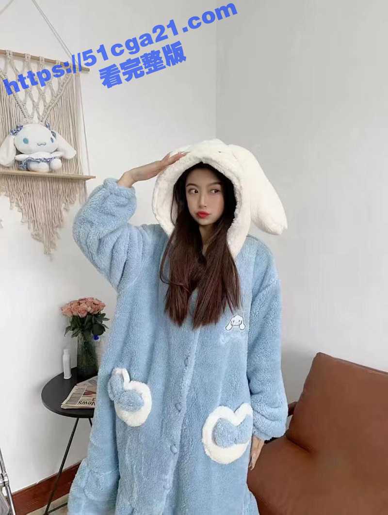 海角乱伦大神趁老婆上班强奸大二小姨子（2）