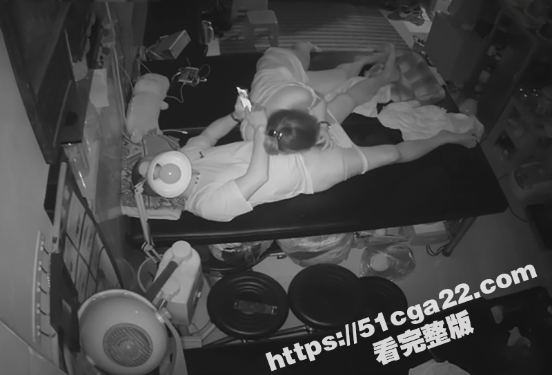 家庭网络摄像头偷拍集锦 绝色美艳人妻激情口交 猥琐老公轮玩小三正妻 贵在真实！