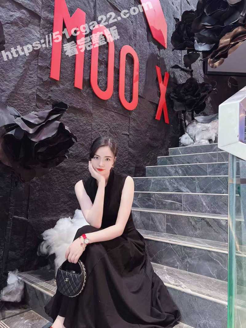 湖北荆门服装店老板娘 冯玉雯 醉酒后误将私拍发给KTV男模 不料被曝光全网人尽皆知！