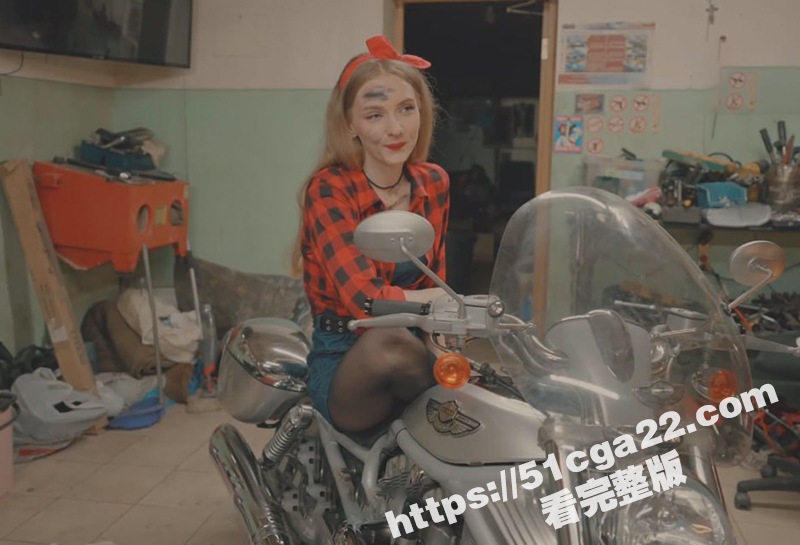 欧美顶级福利姬 DollyRud 修车剧情大片 金发尤物勾引大屌车主 蜜桃臀狂摇后入 无套内射榨干浓精！