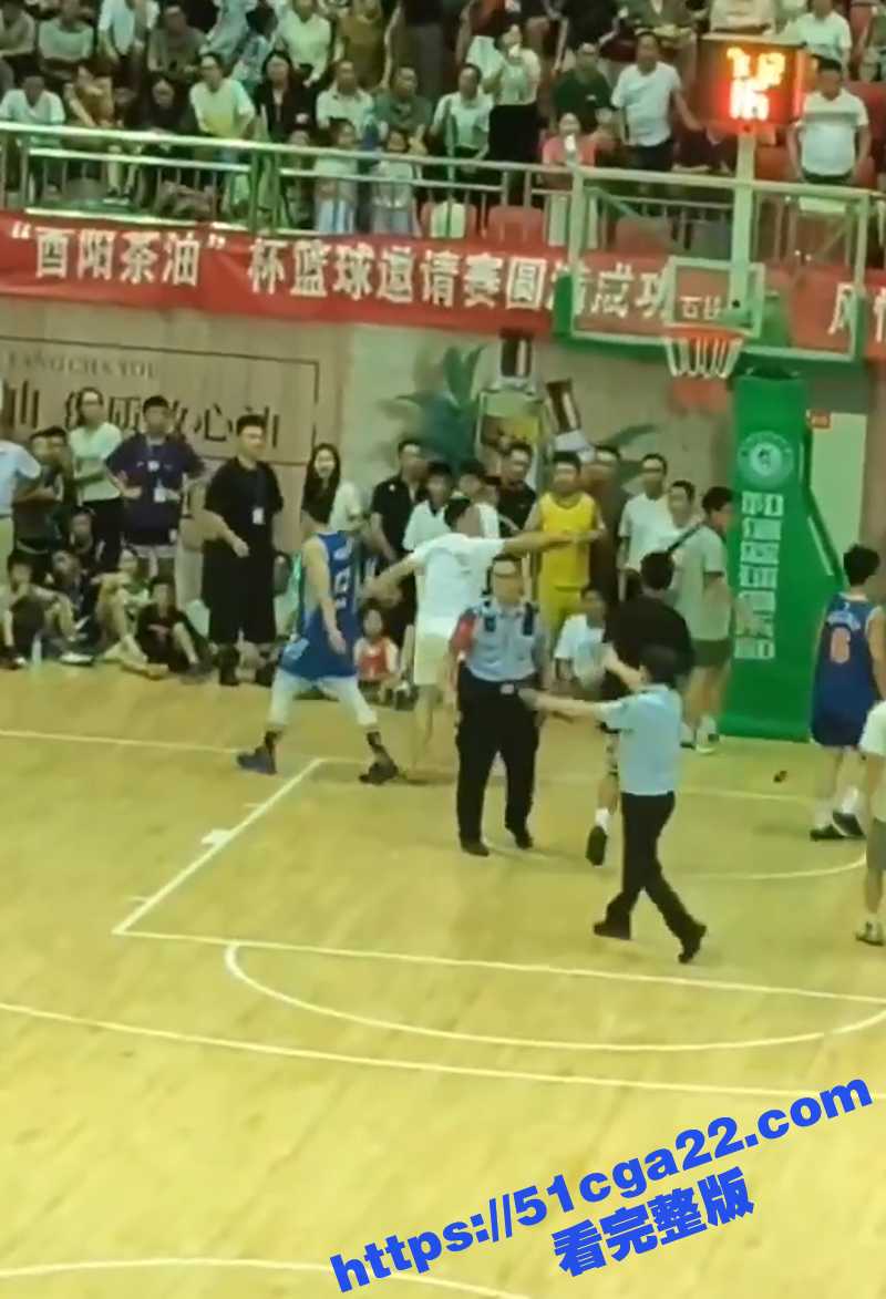 重庆篮球赛冲突事件视频曝光 4 拷贝