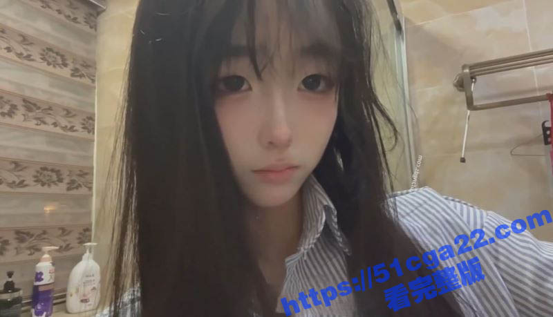 抖音网红极品萝莉呆痛露脸洗澡视频 6