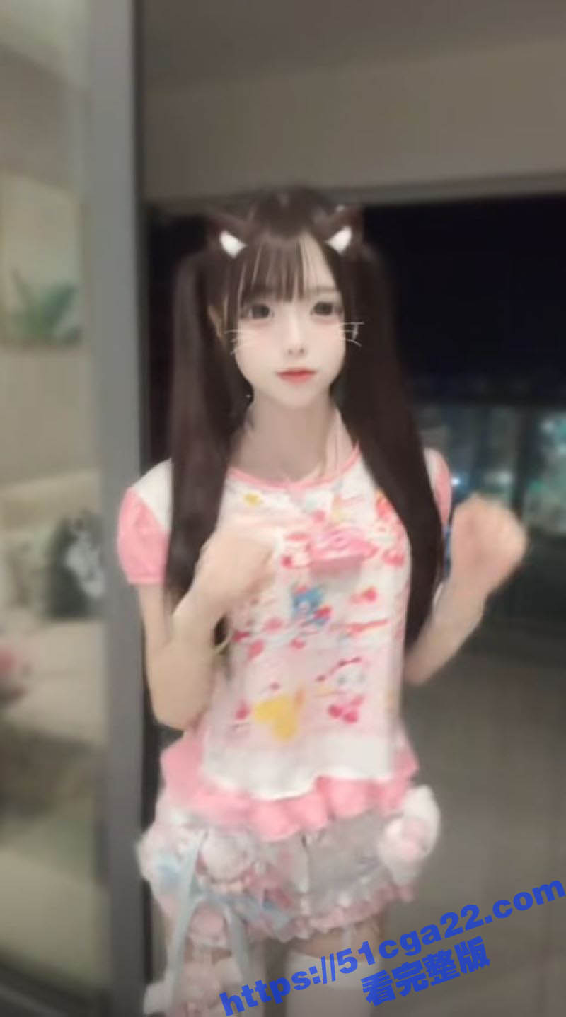 抖音网红极品萝莉呆痛露脸洗澡视频 2