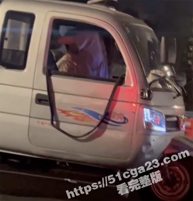 三轮车大爷路边车震做爱视频（4）