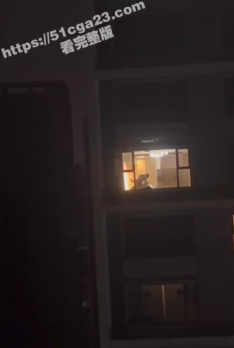 妹子偷拍隔壁楼猛男做爱02