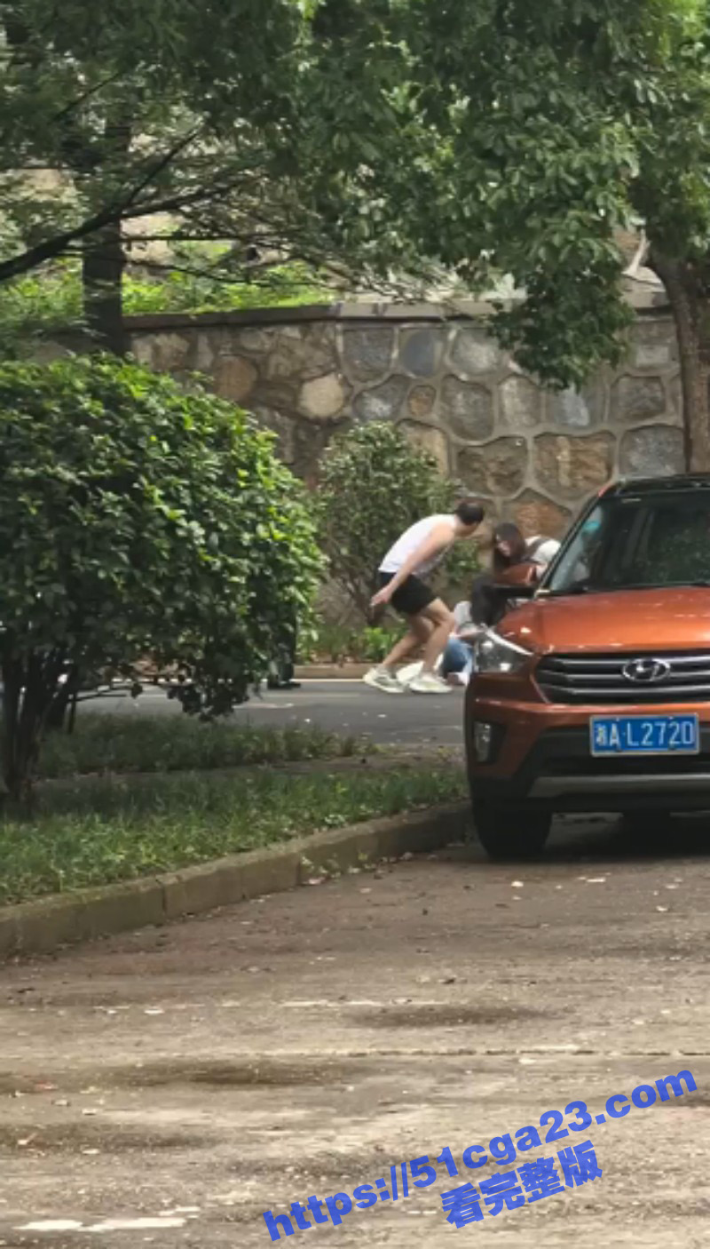 湖南长沙某大学疯子捅人事件05